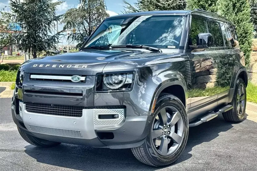 2025 Land Rover Defender 110 S photo 1