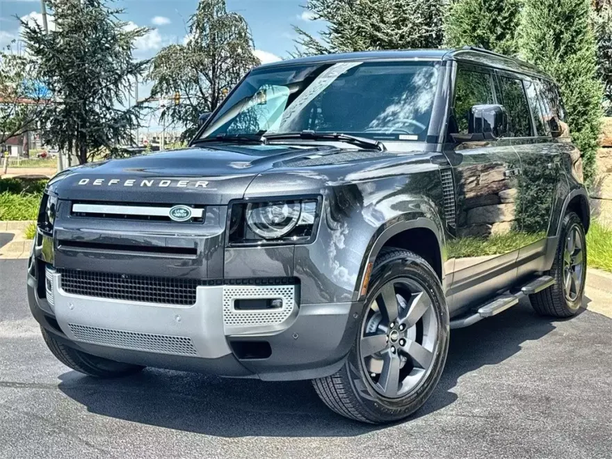 2025 Land Rover Defender 110 S photo 1