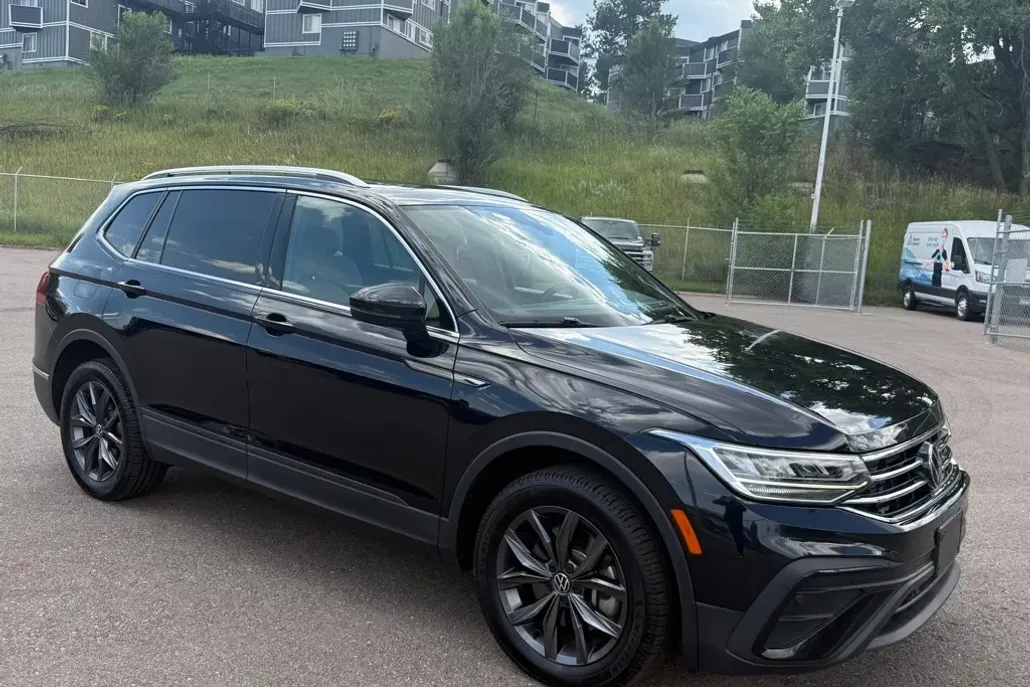 2022 Volkswagen Tiguan SE photo 1