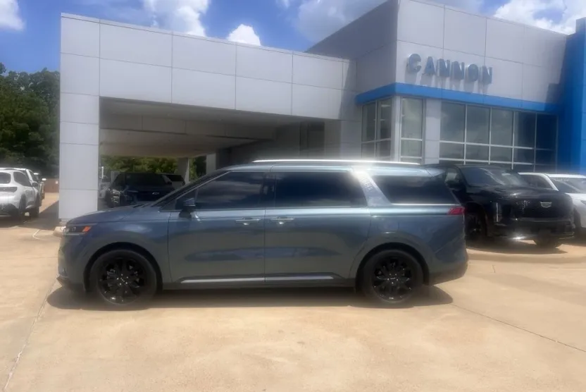 2024 Kia Carnival SX photo 1