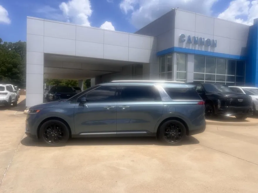 2024 Kia Carnival SX photo 1