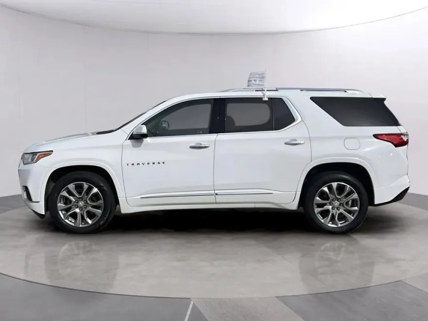 2021 Chevrolet Traverse Premier photo 1