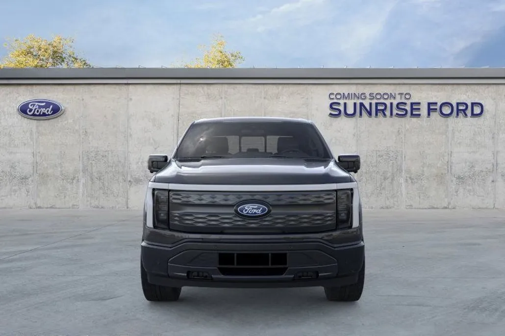 2025 Ford F-150 Lightning Lariat photo 1