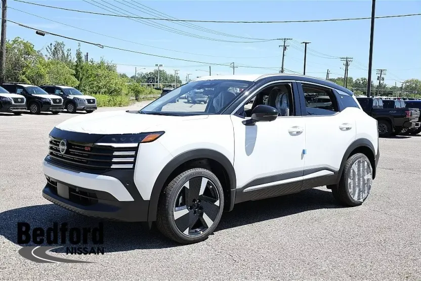 2025 Nissan Kicks SR photo 1