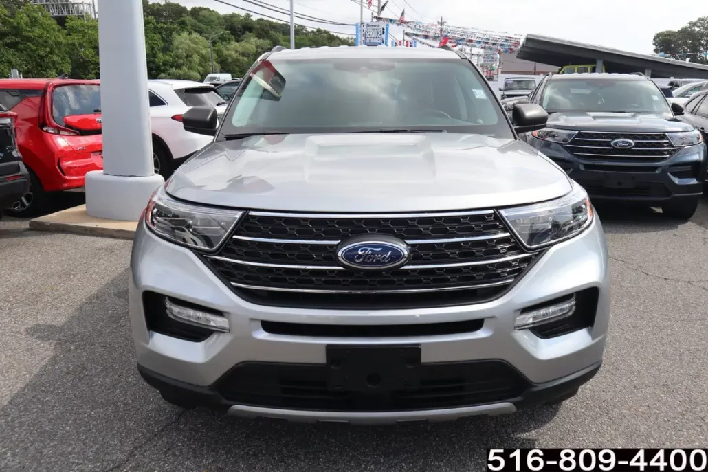 2022 Ford Explorer XLT photo 1