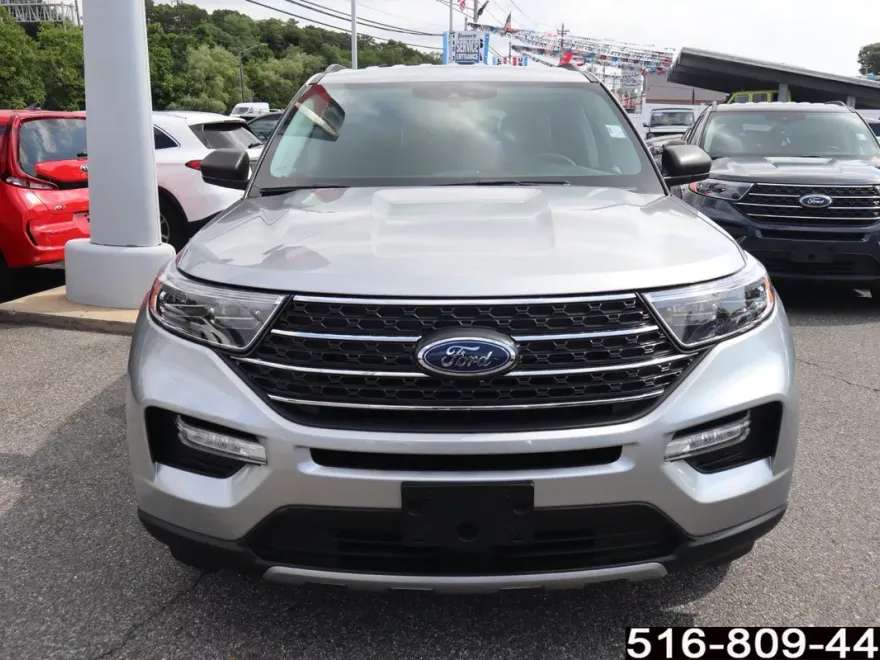 2022 Ford Explorer XLT photo 1