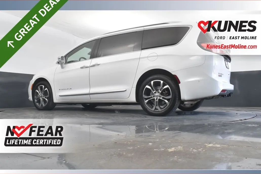 2022 Chrysler Pacifica Pinnacle photo 1