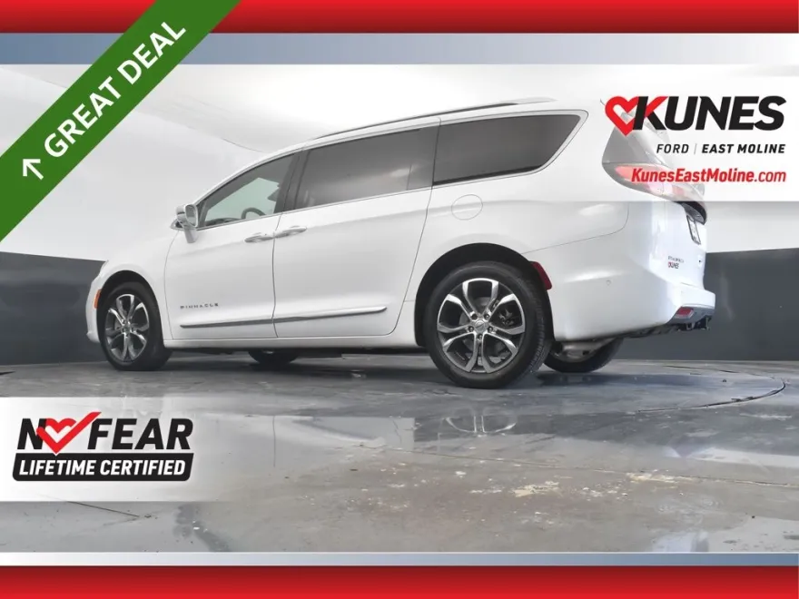 2022 Chrysler Pacifica Pinnacle photo 1