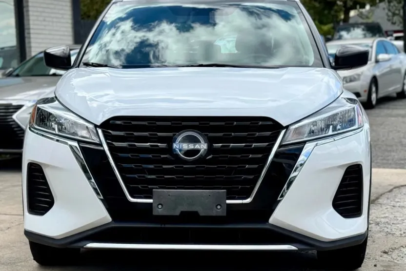 2023 Nissan Kicks S photo 1