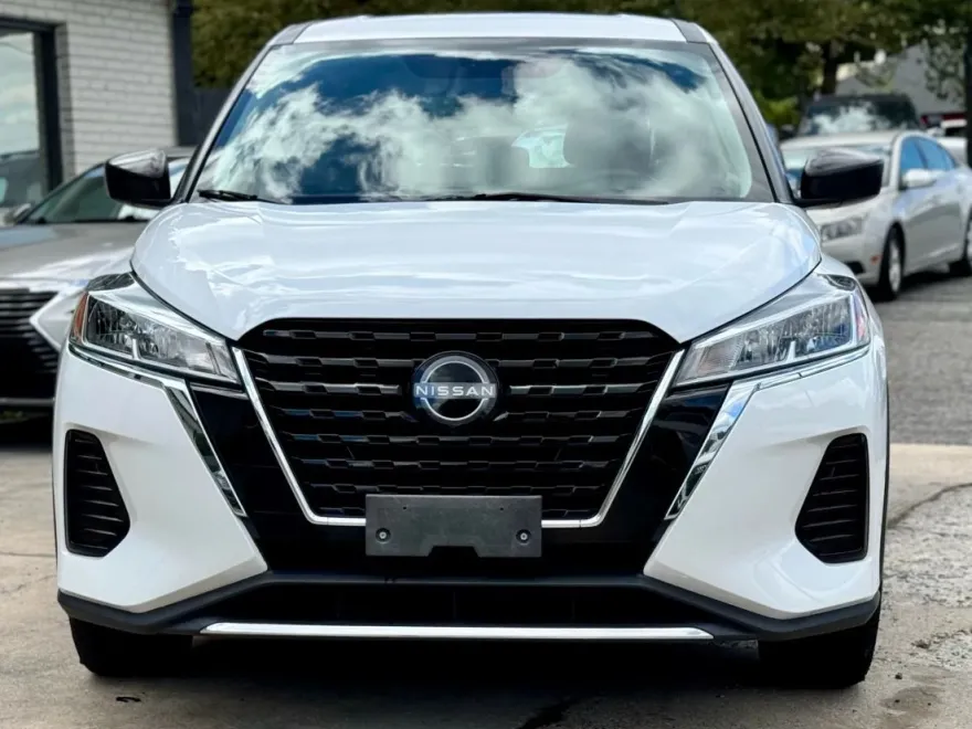 2023 Nissan Kicks S photo 1