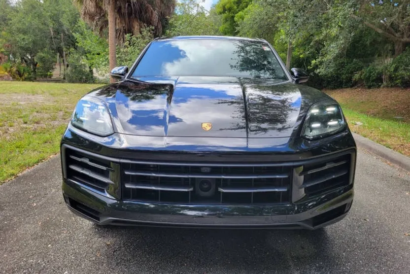 2024 Porsche Cayenne photo 1