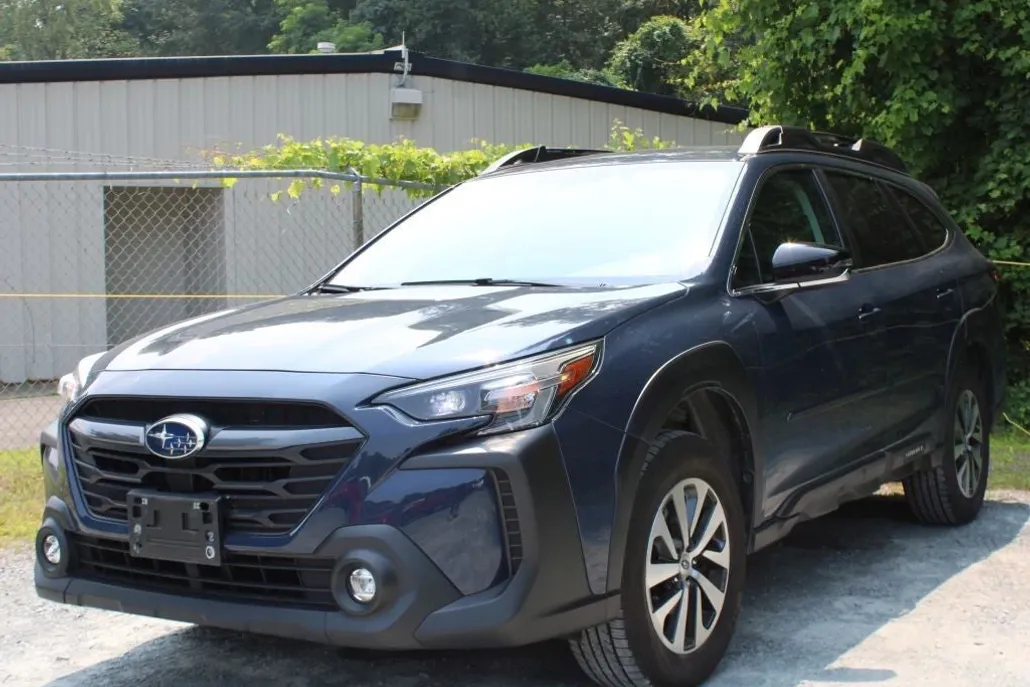 2023 Subaru Outback Premium photo 1