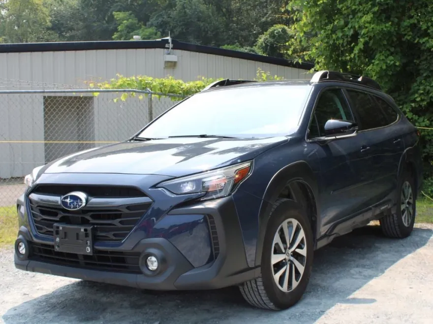 2023 Subaru Outback Premium photo 1