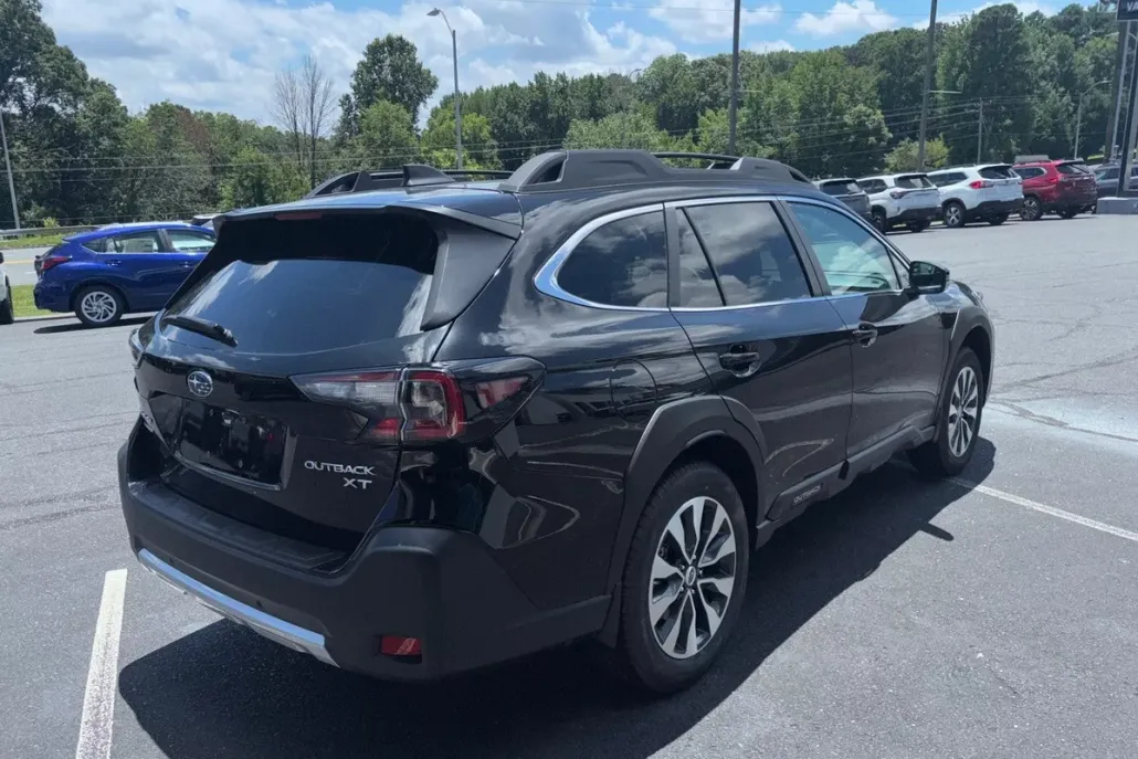 2025 Subaru Outback Limited XT photo 1