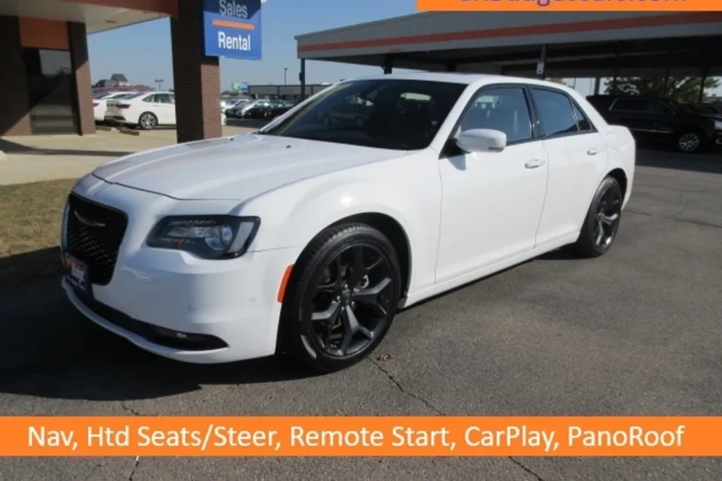 2023 Chrysler 300 photo 1