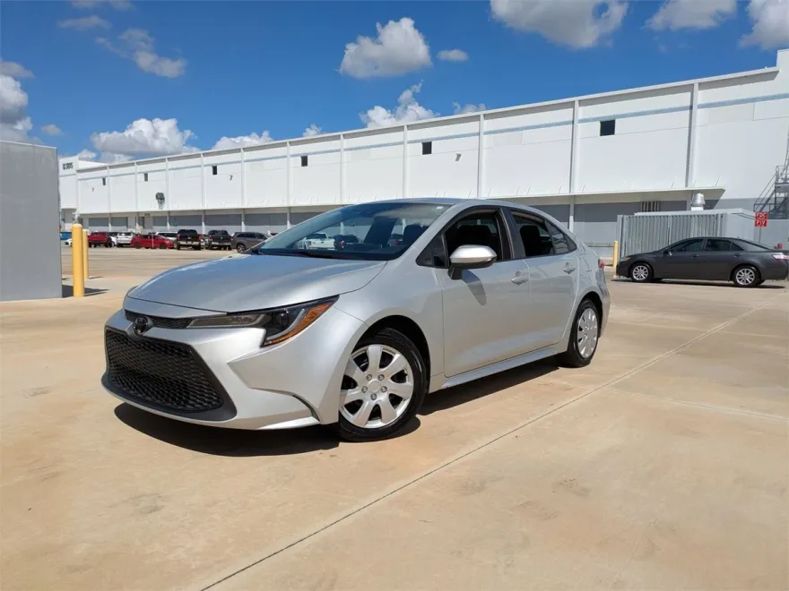 2021 Toyota Corolla LE photo 1