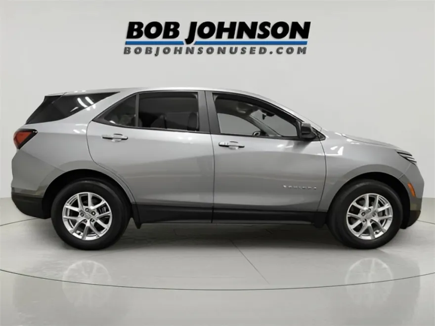 2024 Chevrolet Equinox LS photo 1