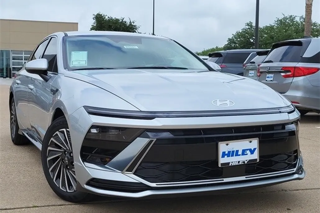 2025 Hyundai Sonata Hybrid SEL photo 1