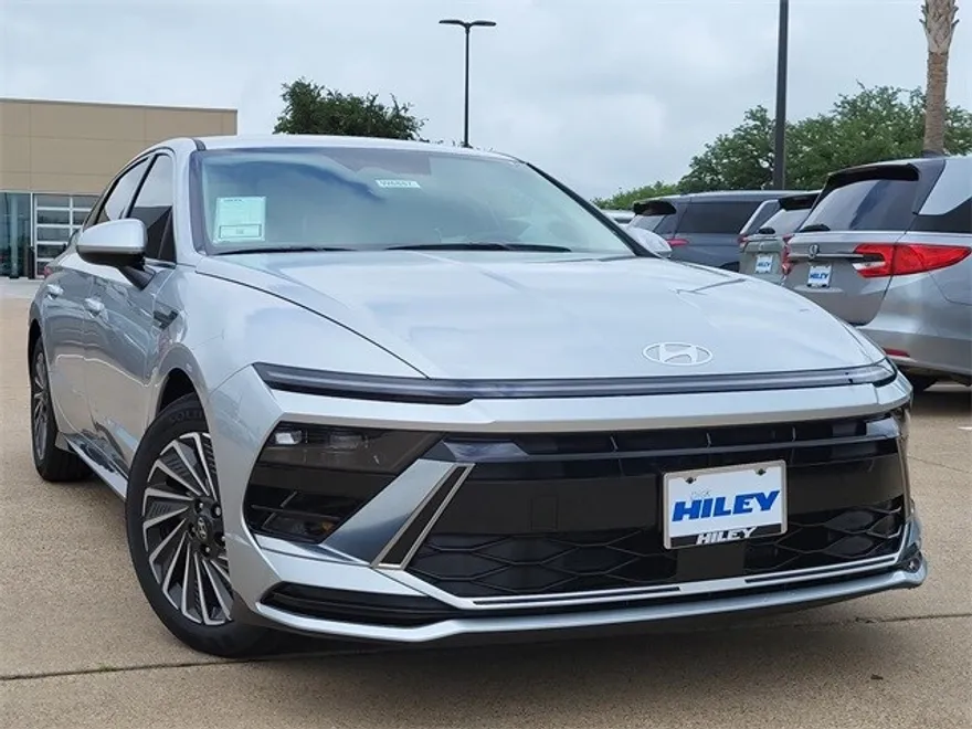 2025 Hyundai Sonata Hybrid SEL photo 1