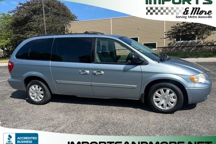 2005 Chrysler Town & Country Touring photo 1