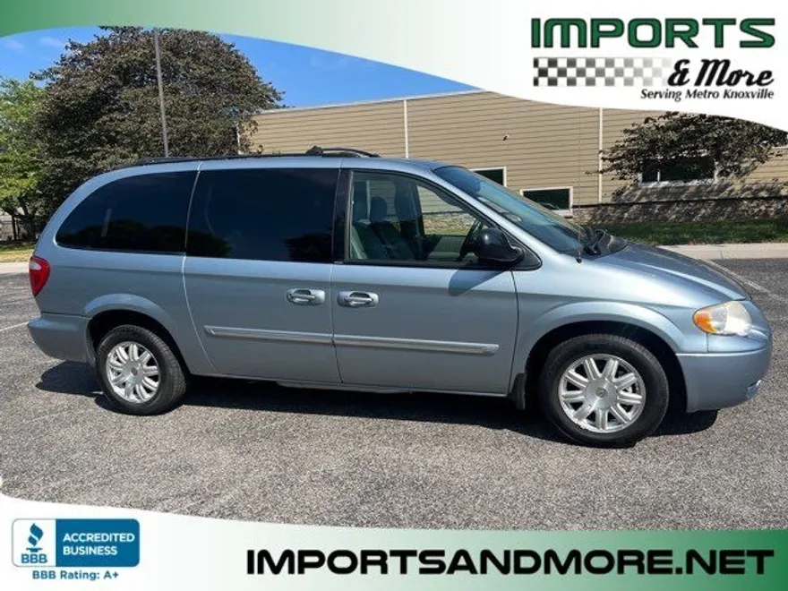 2005 Chrysler Town & Country Touring photo 1