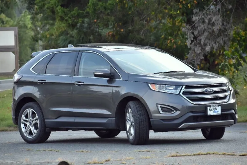 2017 Ford Edge Titanium photo 1