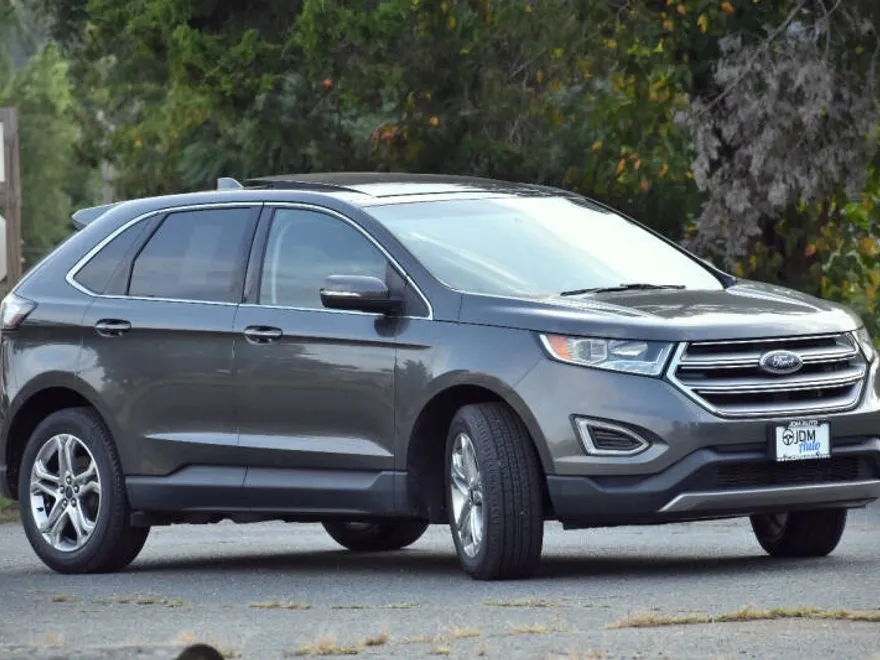 2017 Ford Edge Titanium photo 1