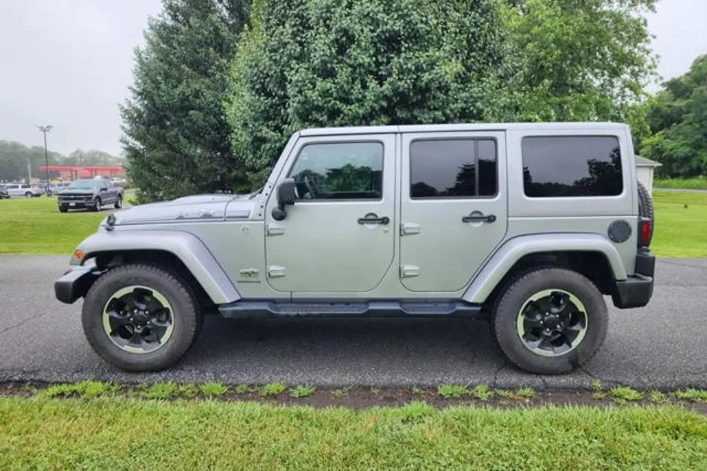 2014 Jeep Wrangler Unlimited Polar Edition photo 1