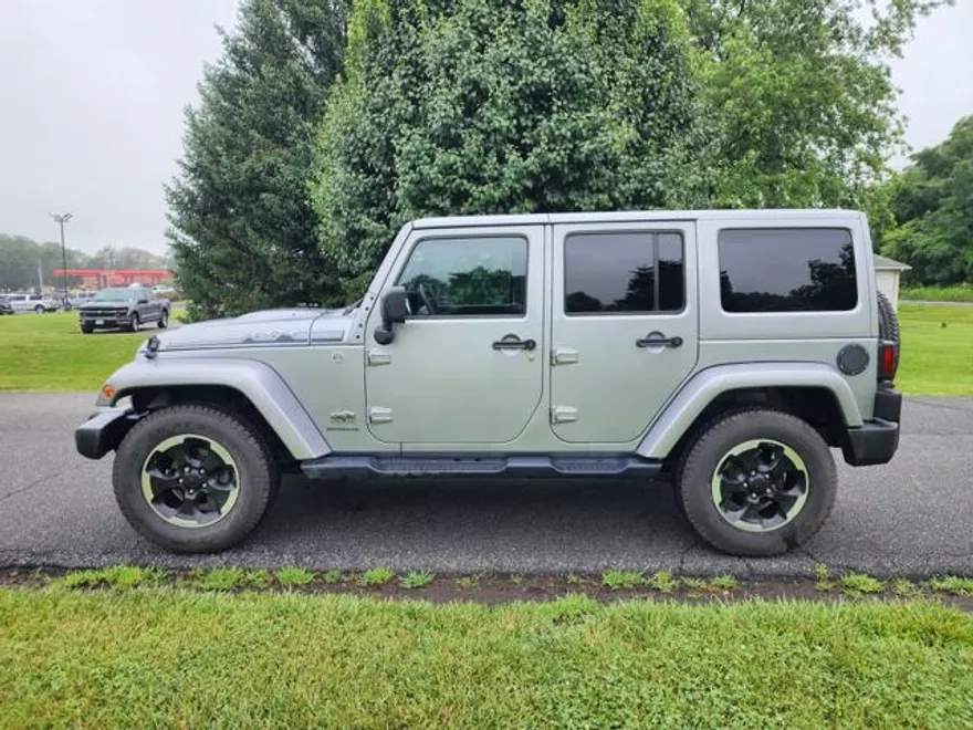 2014 Jeep Wrangler Unlimited Polar Edition photo 1