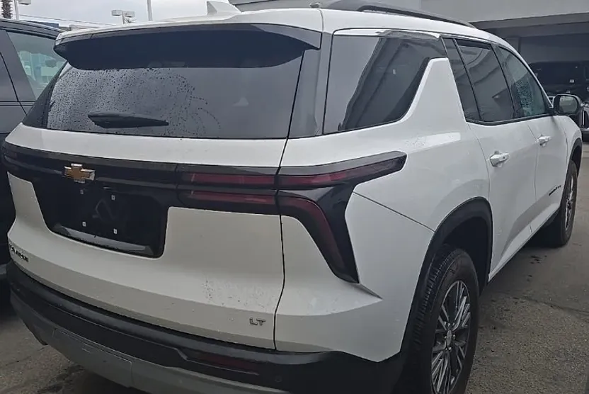 2024 Chevrolet Traverse 1LT photo 1