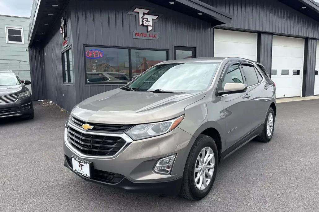 2019 Chevrolet Equinox LT photo 1