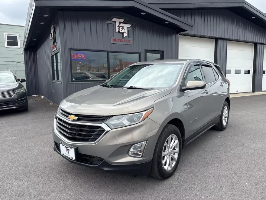 2019 Chevrolet Equinox LT photo 1