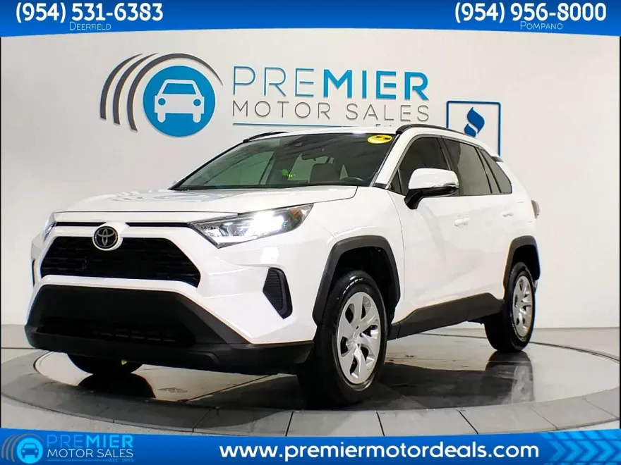2019 Toyota RAV4 LE photo 1