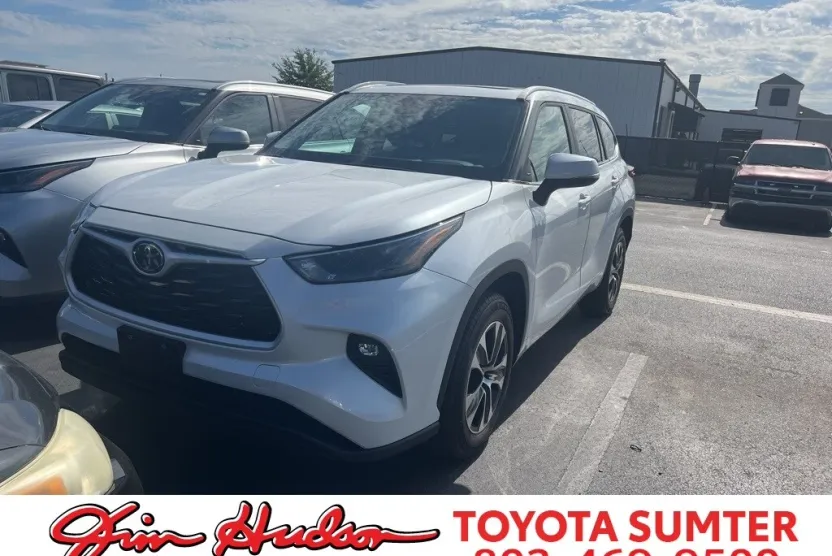 2023 Toyota Highlander XLE photo 1
