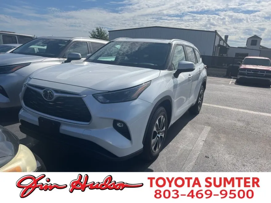 2023 Toyota Highlander XLE photo 1