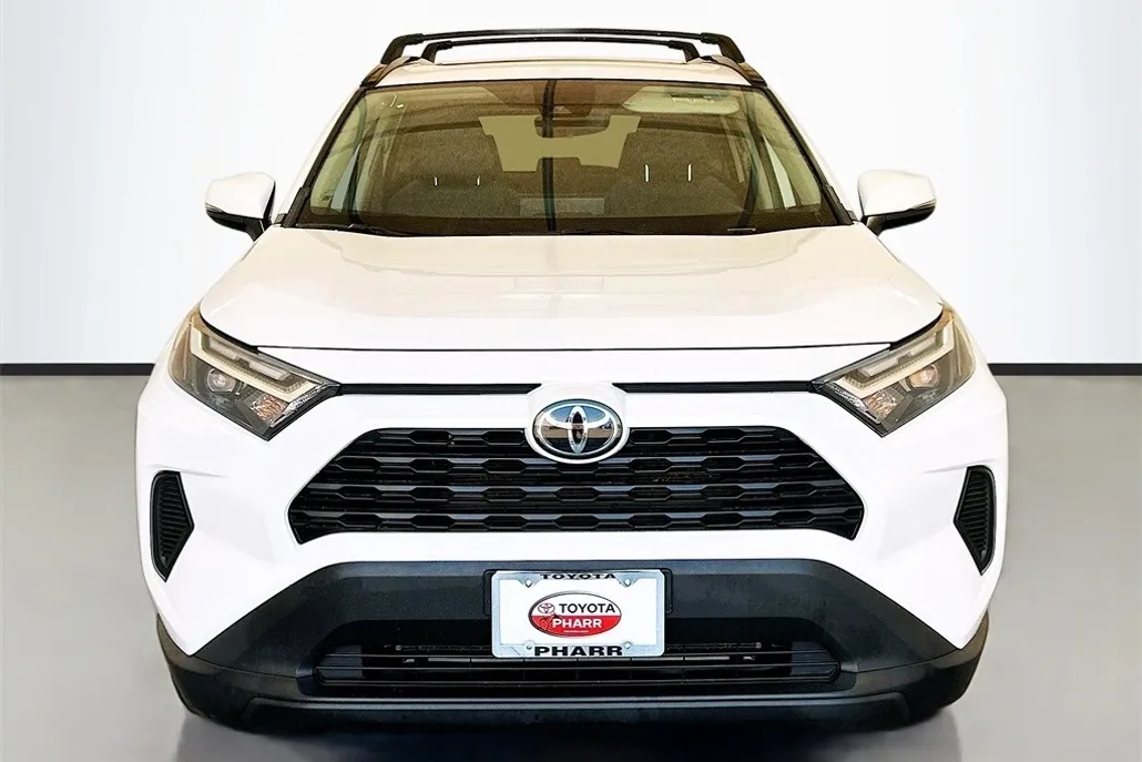2022 Toyota RAV4 XLE photo 1
