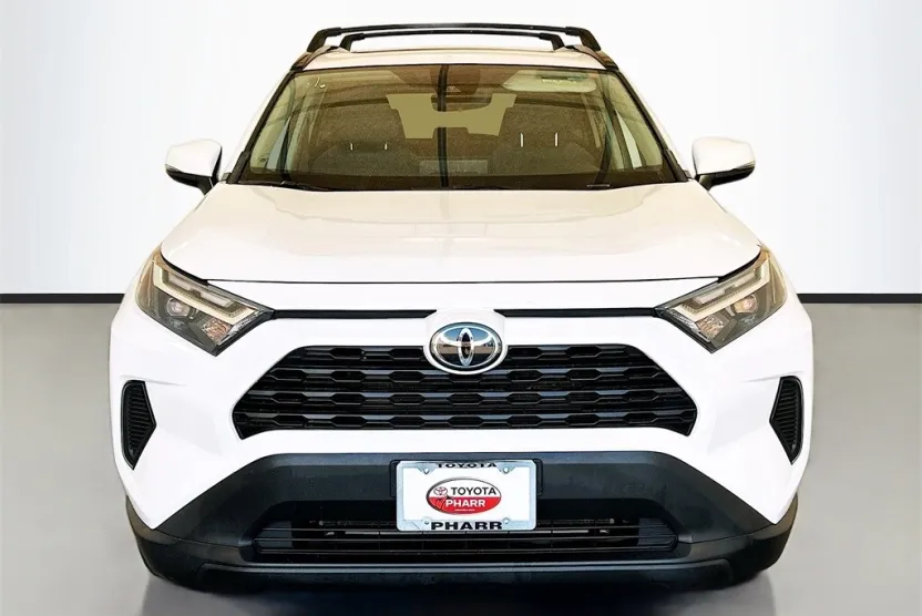 2022 Toyota RAV4 XLE photo 1