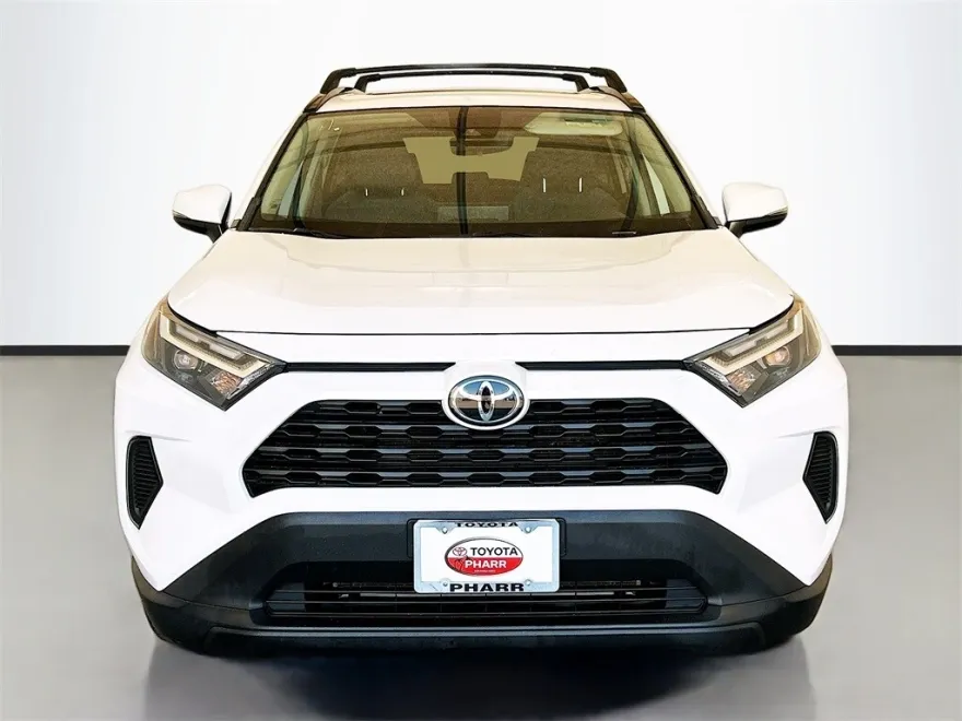 2022 Toyota RAV4 XLE photo 1