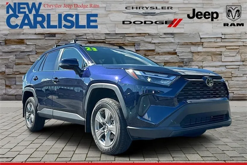 2023 Toyota RAV4 XLE photo 1