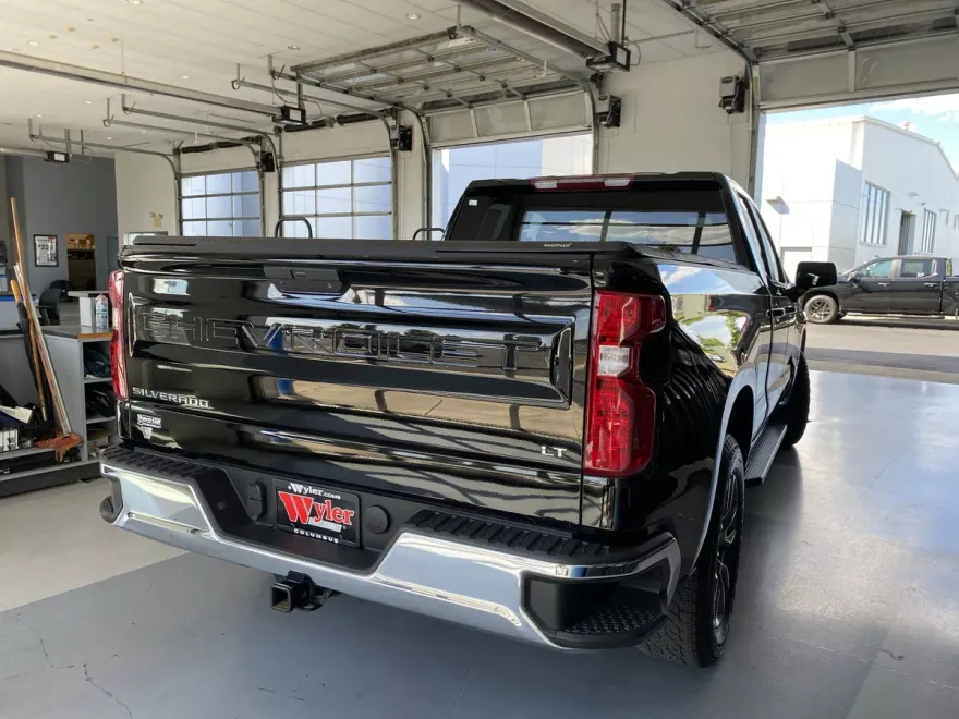 2022 Chevrolet Silverado 1500 LT photo 1