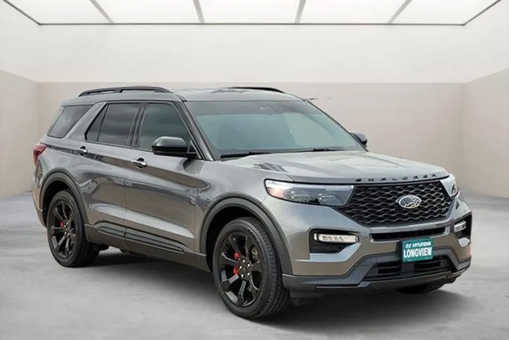 2022 Ford Explorer ST photo 1