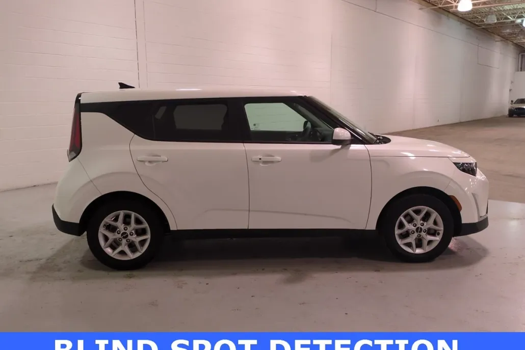 2023 Kia Soul S photo 1