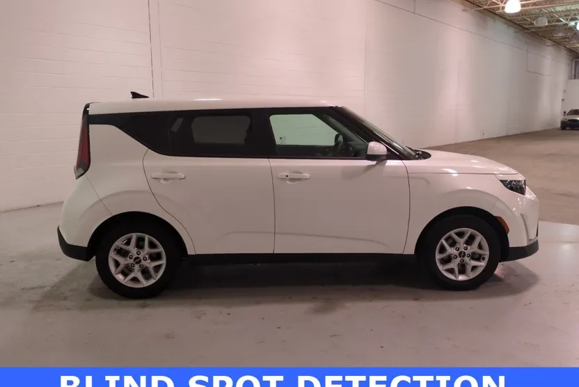 2023 Kia Soul S photo 1