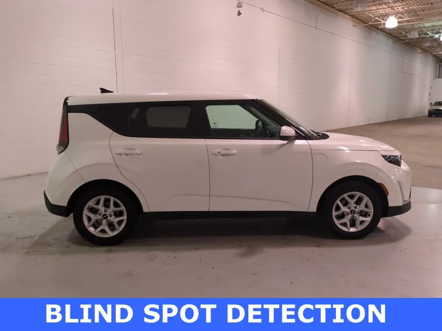 2023 Kia Soul S photo 1