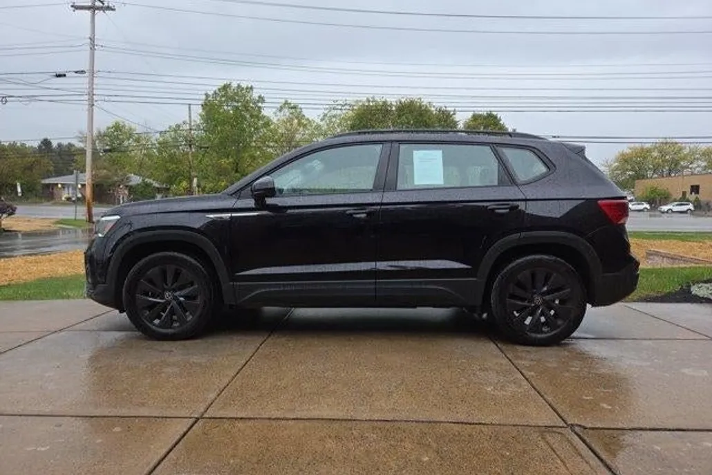 2022 Volkswagen Taos S photo 1