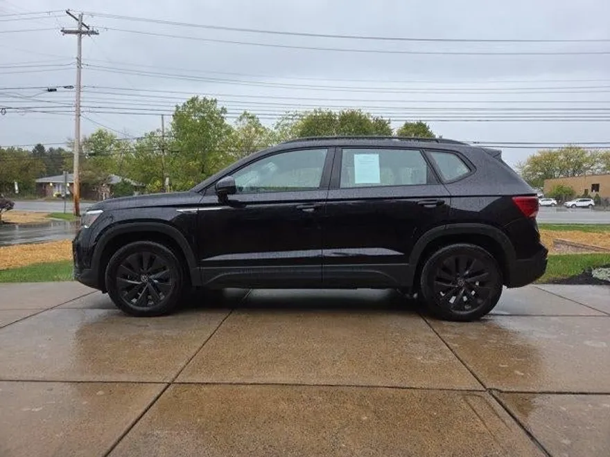 2022 Volkswagen Taos S photo 1