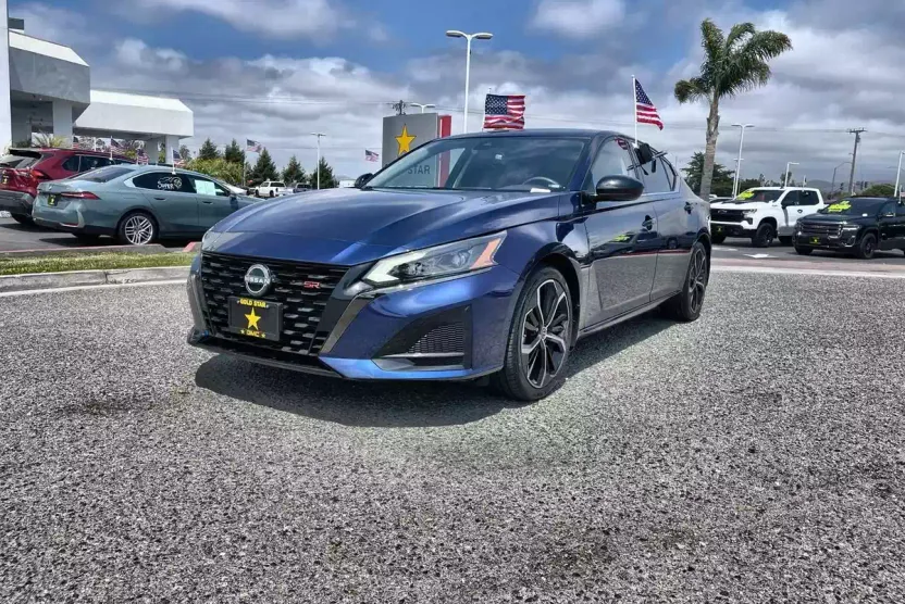 2023 Nissan Altima 2.5 SR photo 1