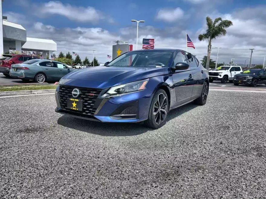 2023 Nissan Altima 2.5 SR photo 1