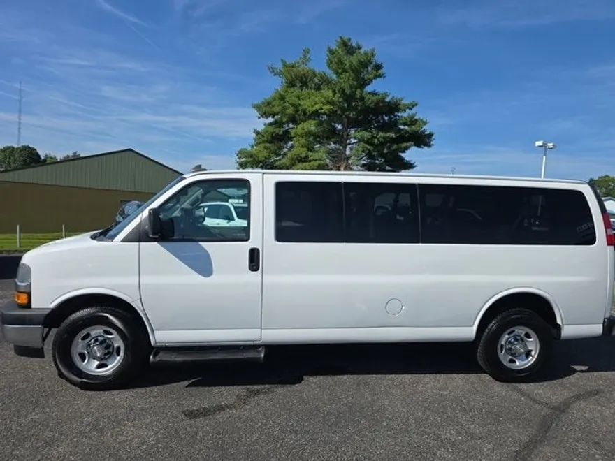 2020 Chevrolet Express 3500 LT Passenger photo 1