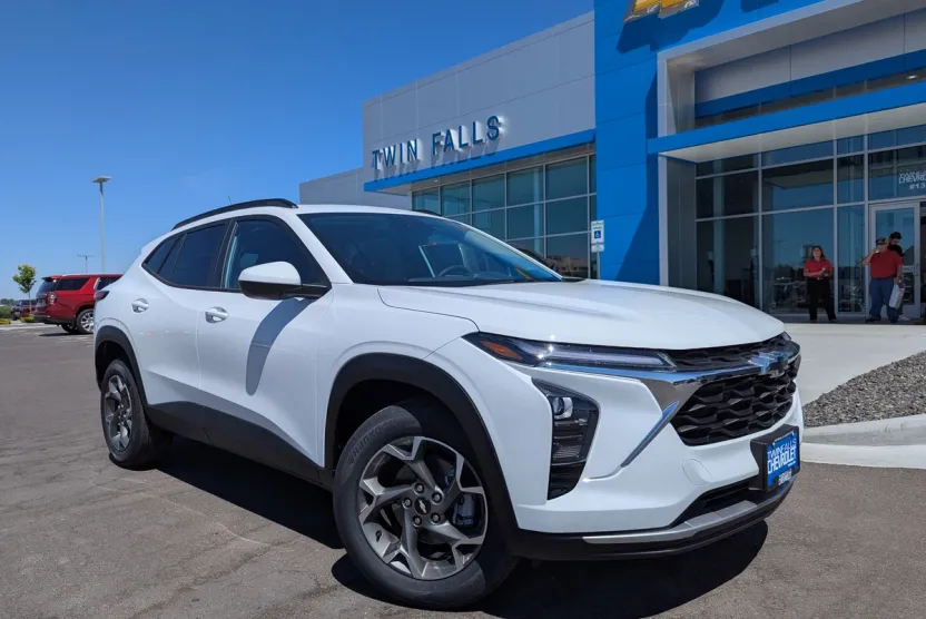 2025 Chevrolet Trax LT photo 1